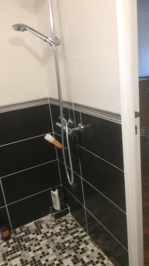 Maison Marylene Possibilite De Louer 2 Chambres Et Un Lit 1Place Supplementaire Ici C'Est Calme Et Simple Entretien Et Petit Dejeuner A Regler Sur Place Vous Gagnez 16 Pour-Cent Гиври Экстерьер фото
