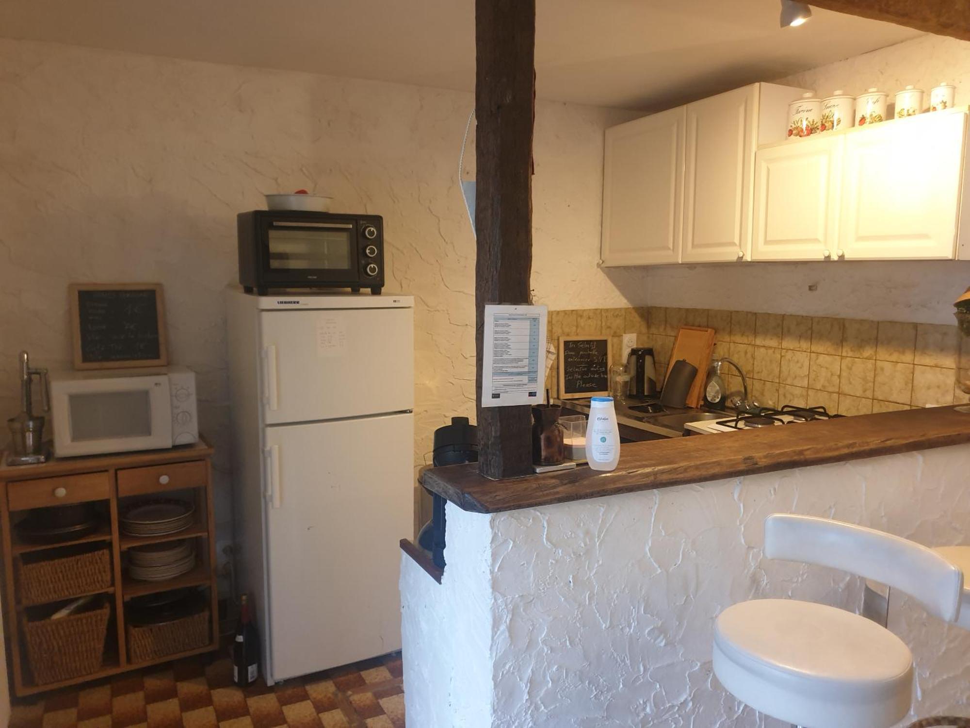 Maison Marylene Possibilite De Louer 2 Chambres Et Un Lit 1Place Supplementaire Ici C'Est Calme Et Simple Entretien Et Petit Dejeuner A Regler Sur Place Vous Gagnez 16 Pour-Cent Гиври Номер фото